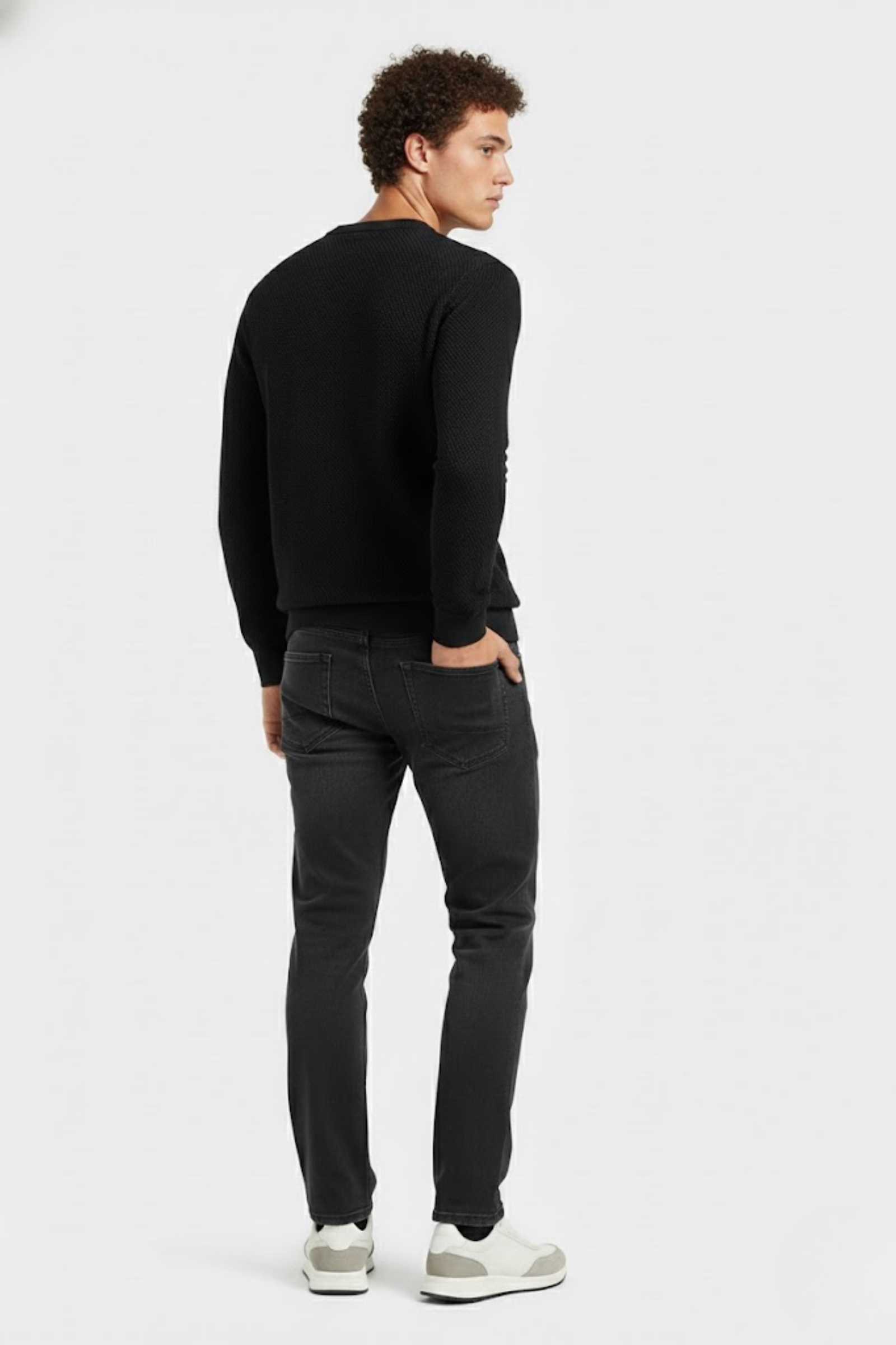 THE ESSENTIAL SLIM JEANS