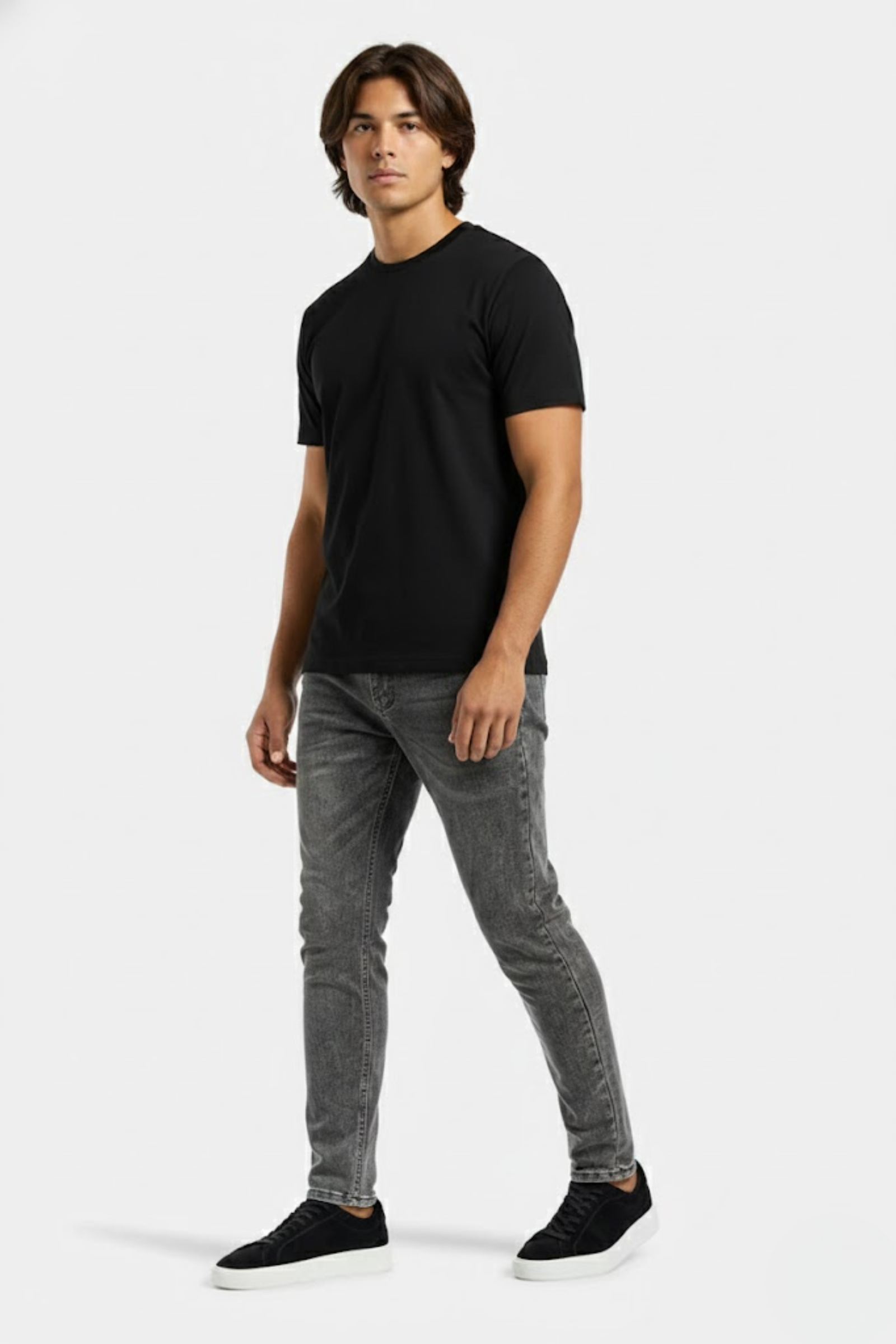 THE ESSENTIAL SLIM JEANS