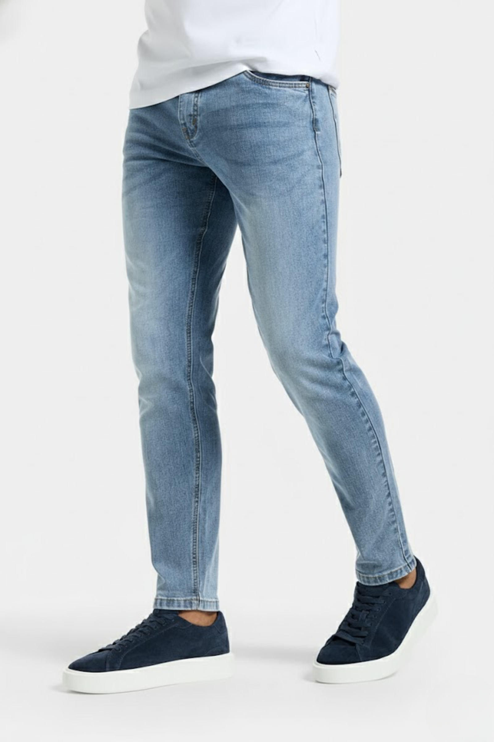 THE ESSENTIAL SLIM JEANS