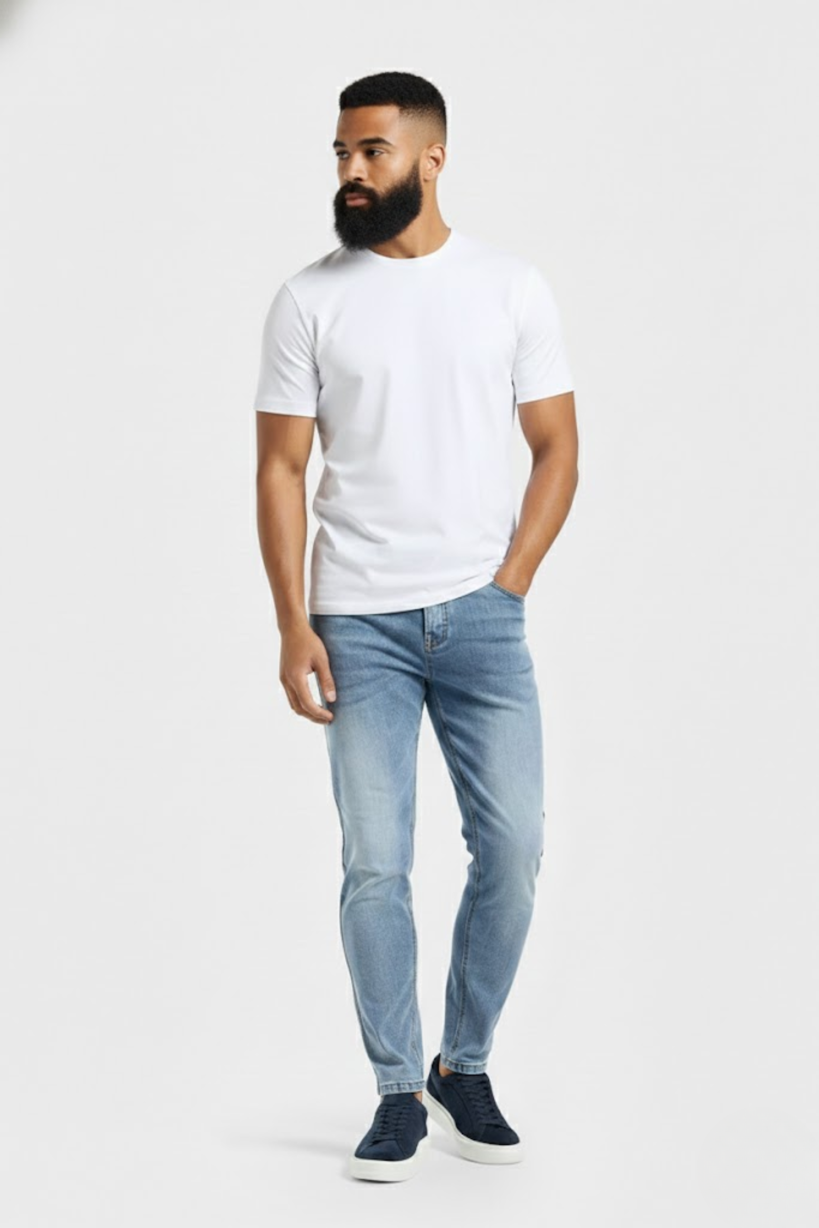 THE ESSENTIAL SLIM JEANS