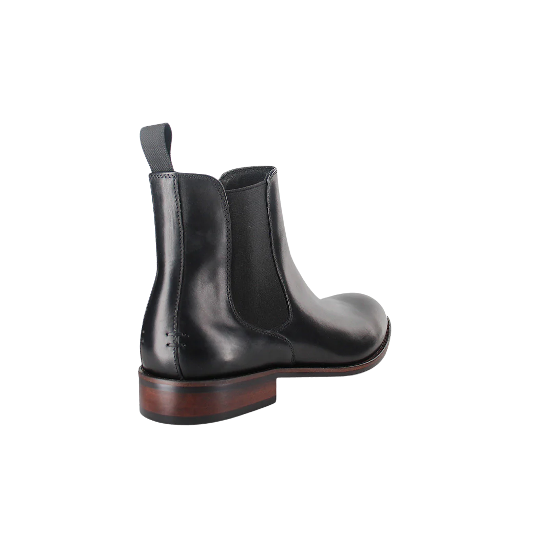 SIGNATURE CHELSEA BOOTS