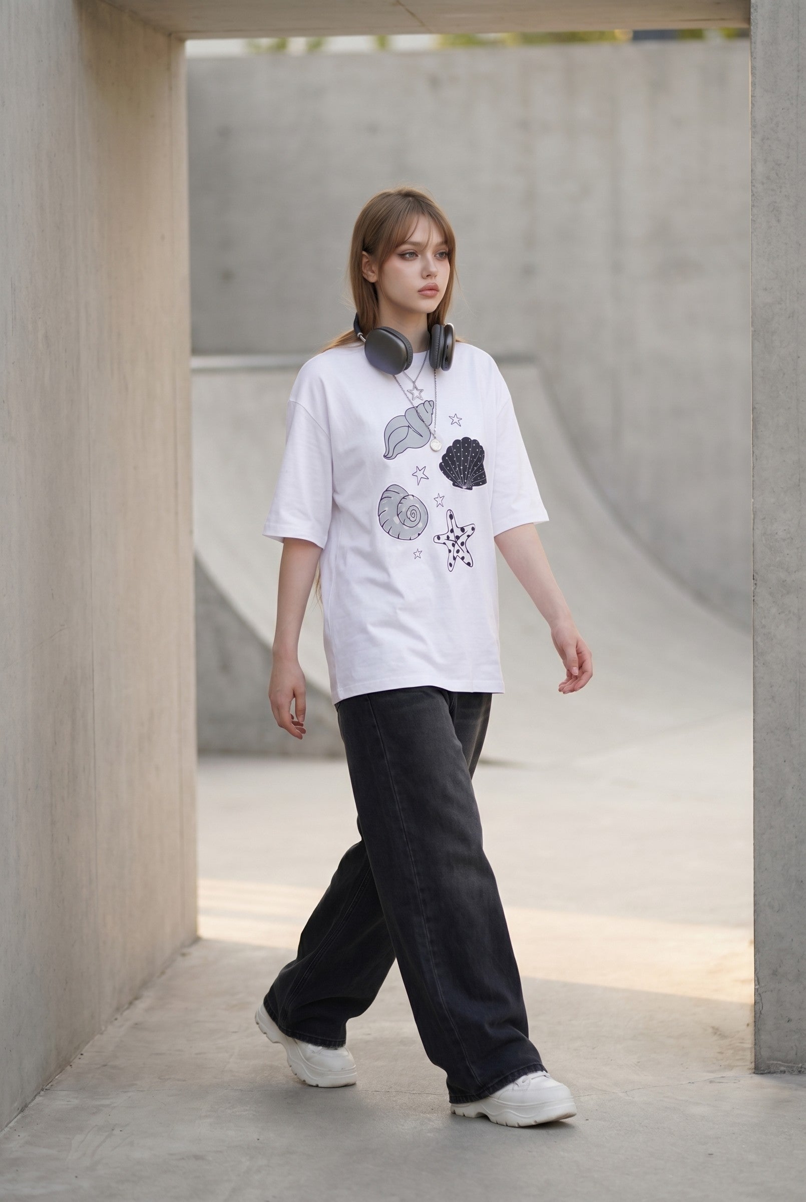 Women's Seashell Graphic Oversized T-Shirt | Blackstone London
