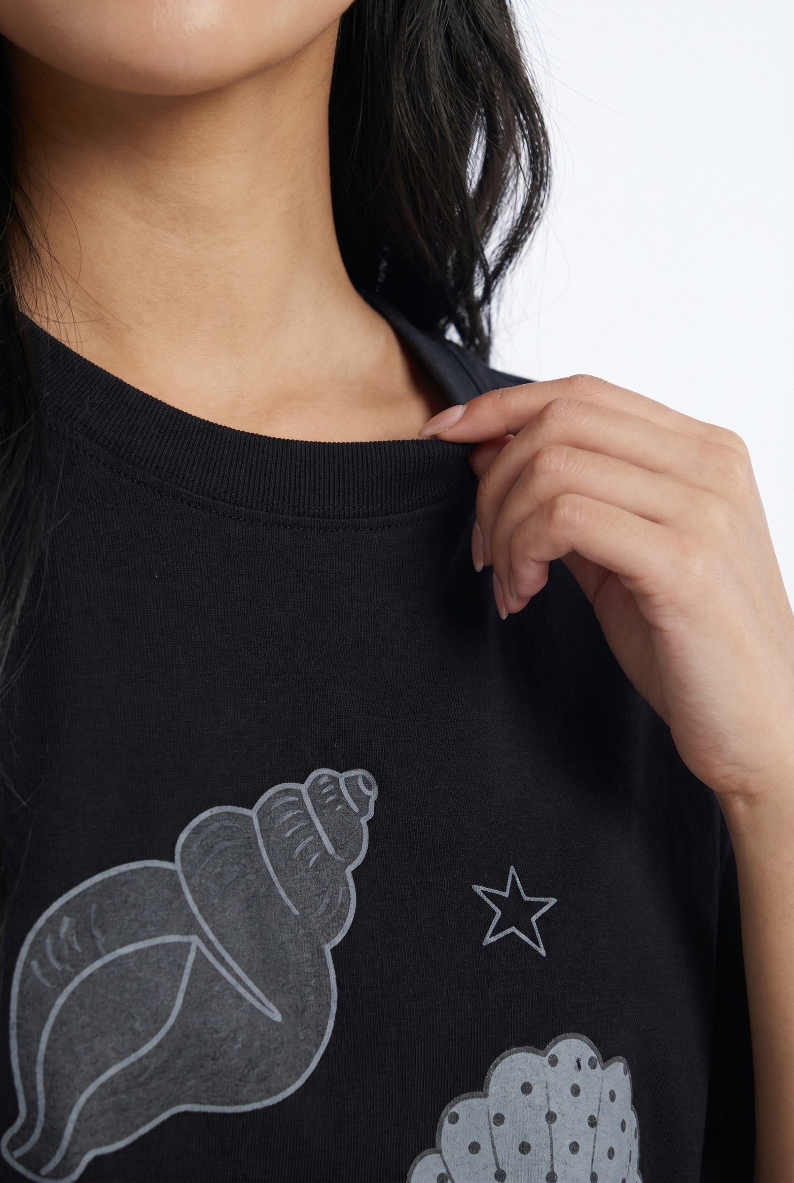 Women's Seashell Graphic Oversized T-Shirt | Blackstone London