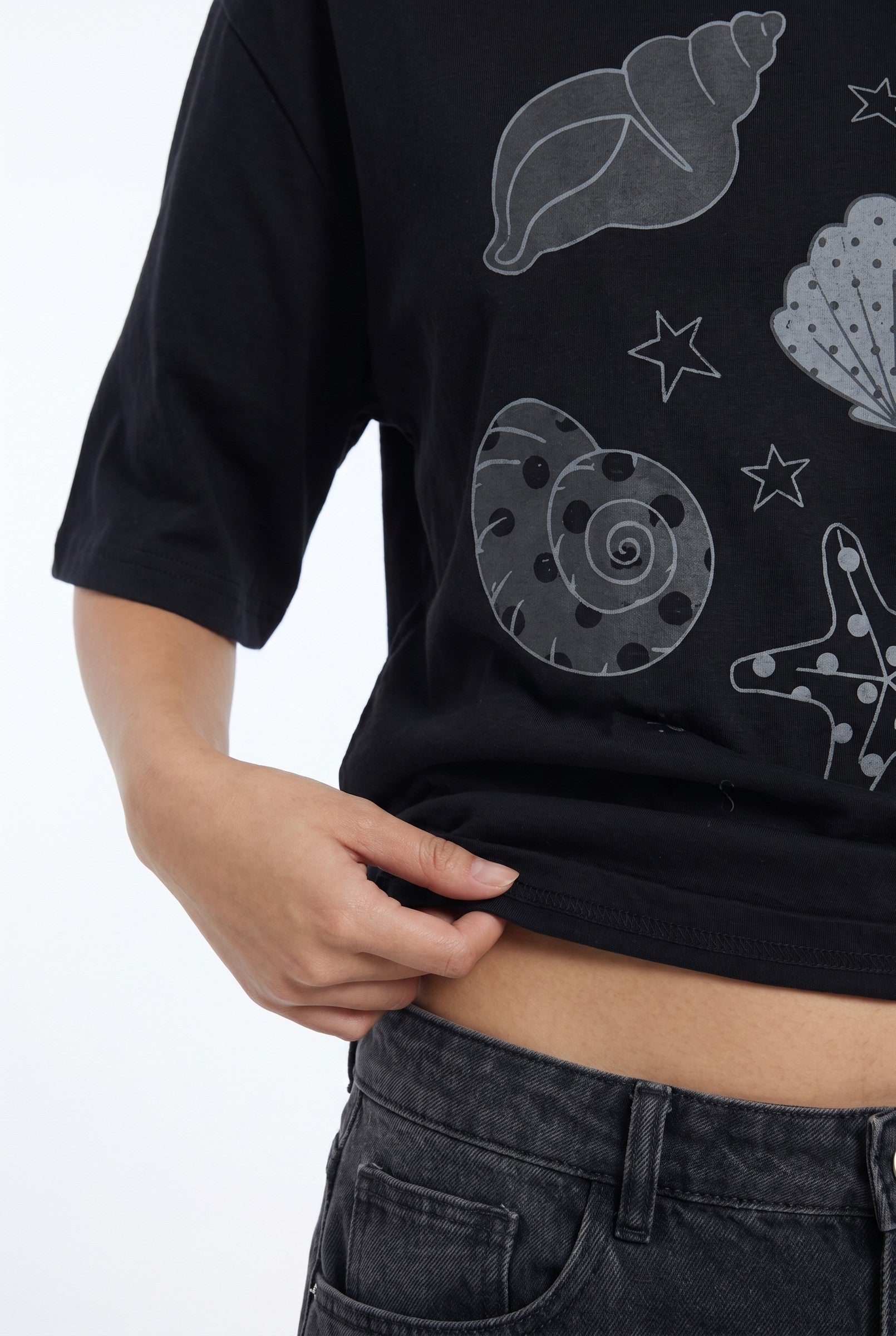 Women's Seashell Graphic Oversized T-Shirt | Blackstone London