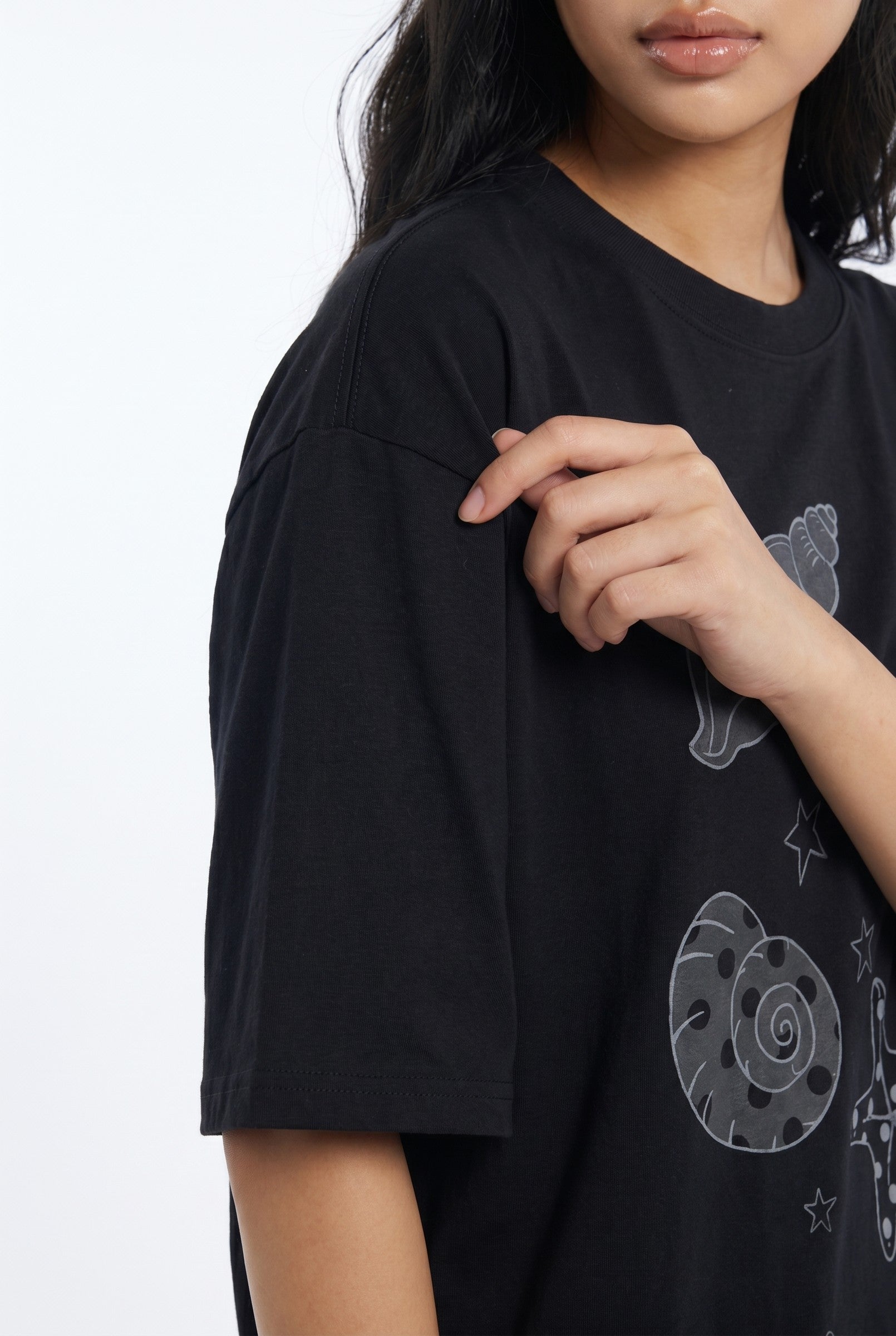 Women's Seashell Graphic Oversized T-Shirt | Blackstone London