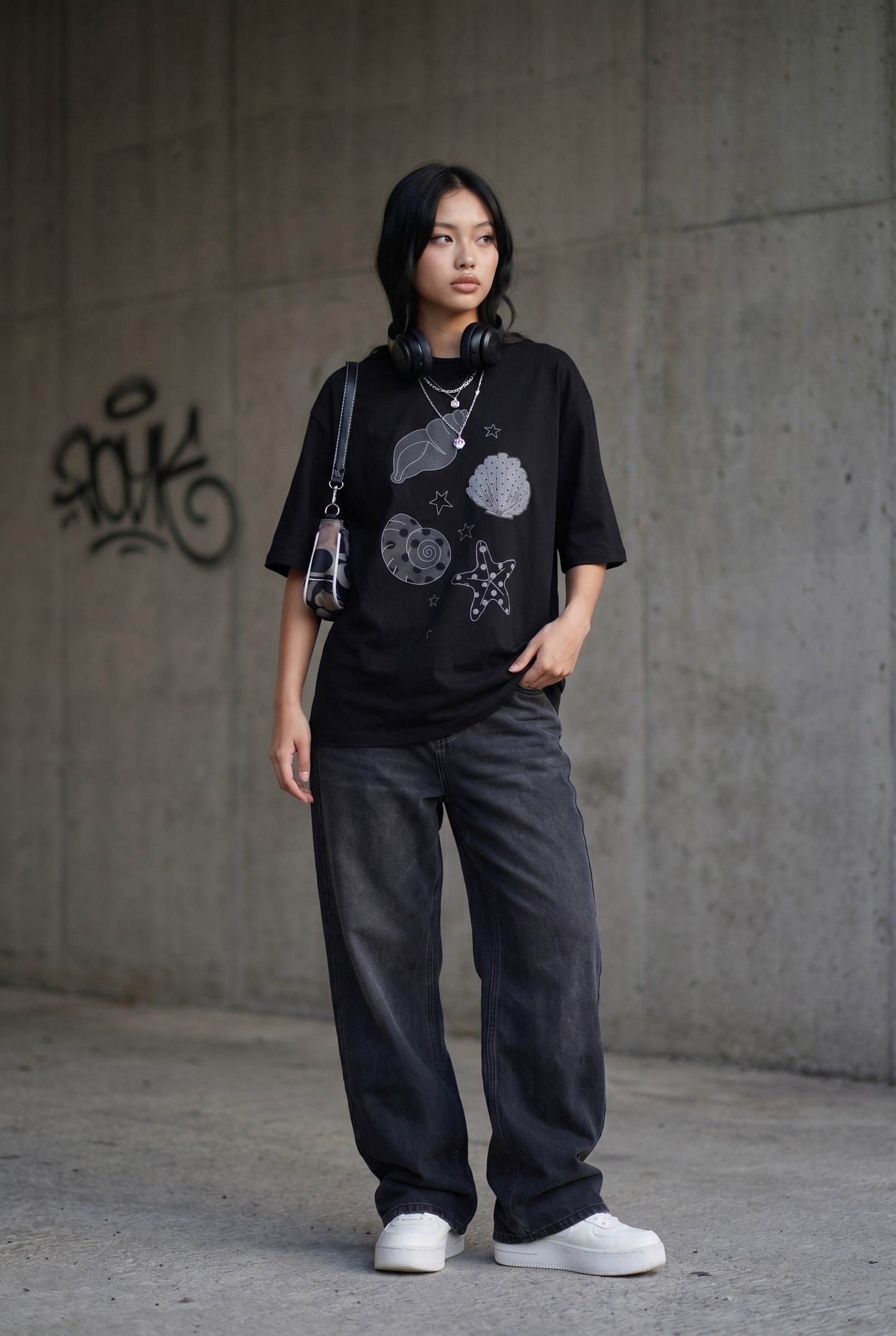 Women's Seashell Graphic Oversized T-Shirt | Blackstone London