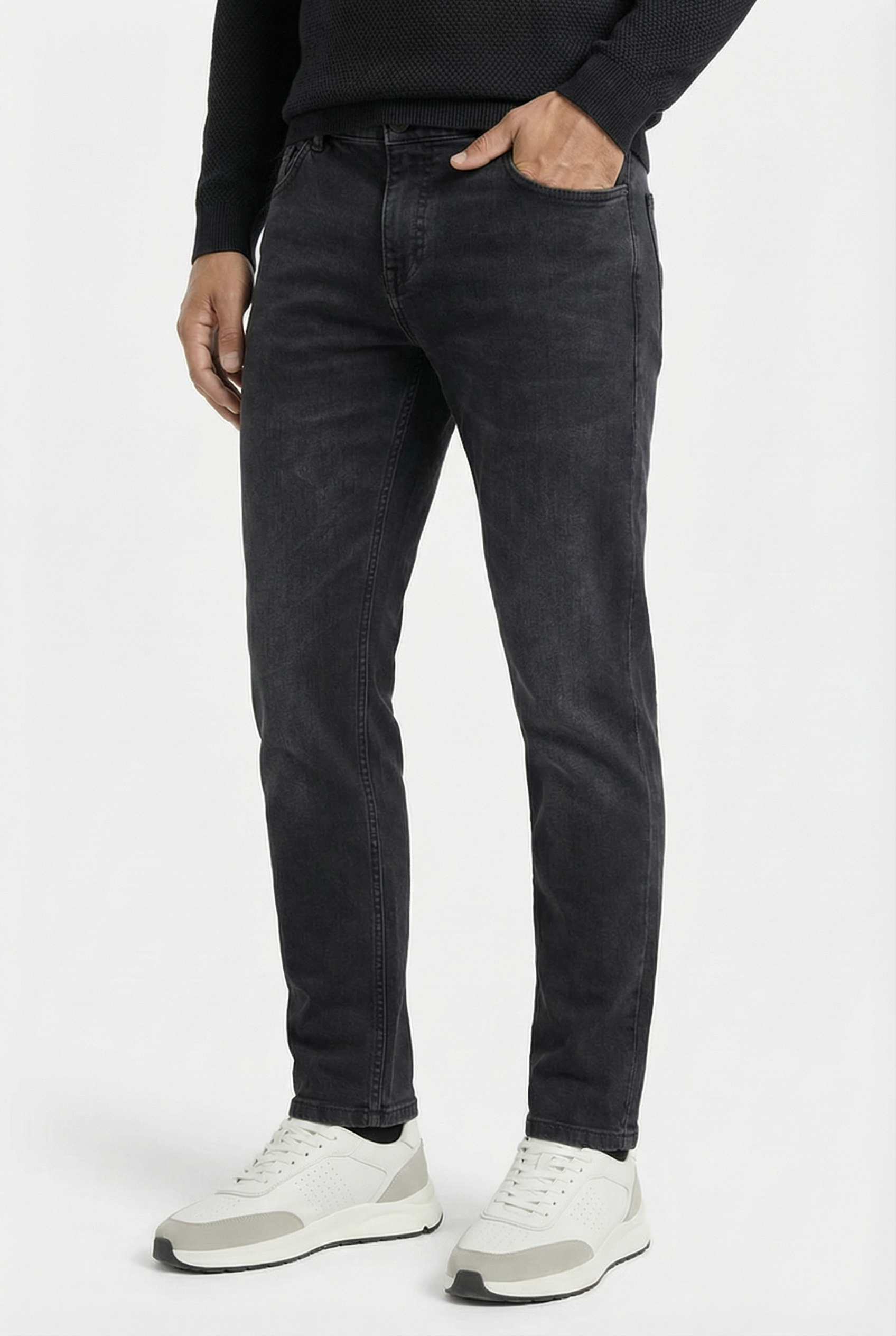 THE ESSENTIAL MENS SLIM FIT JEANS