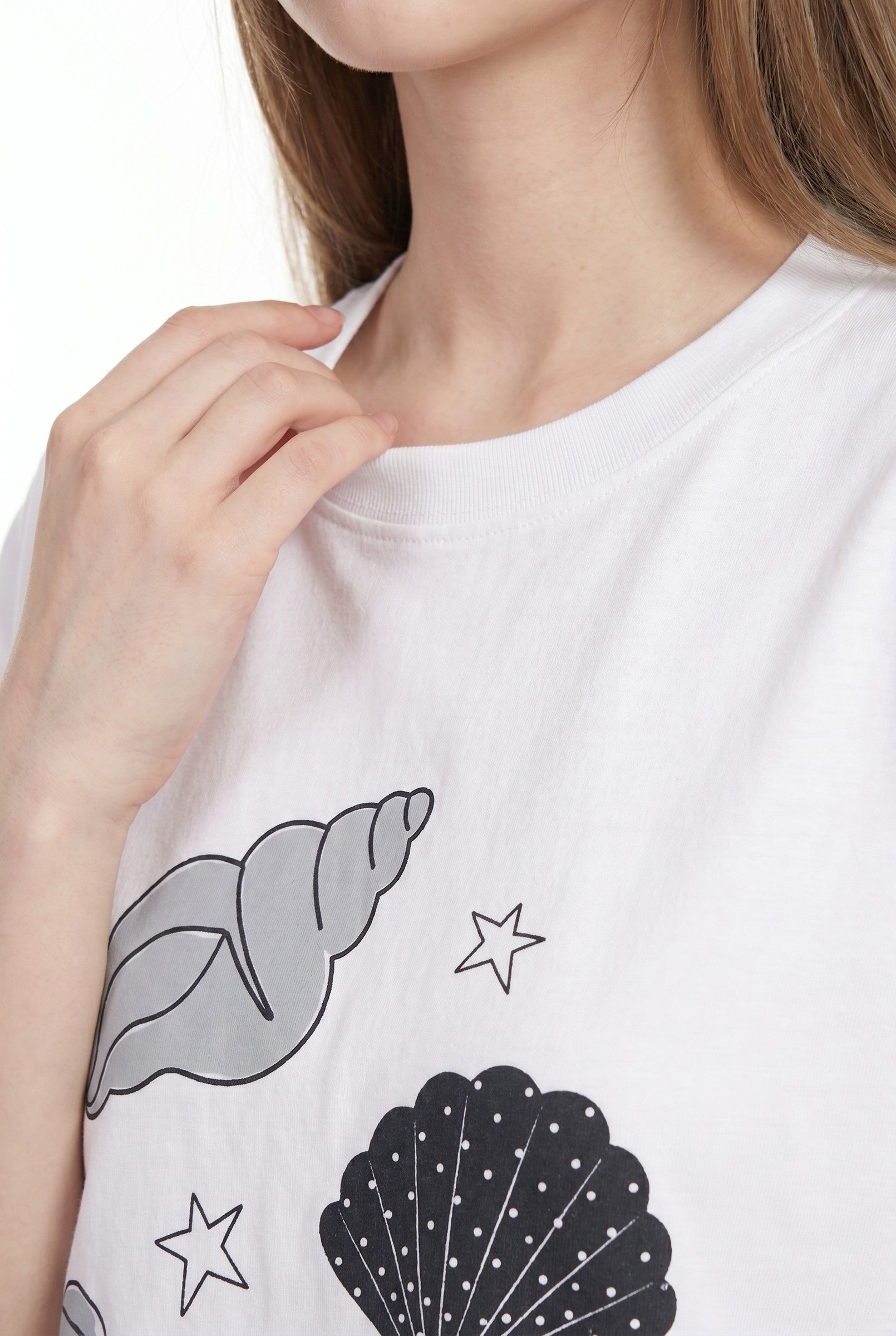 Women's Seashell Graphic Oversized T-Shirt | Blackstone London