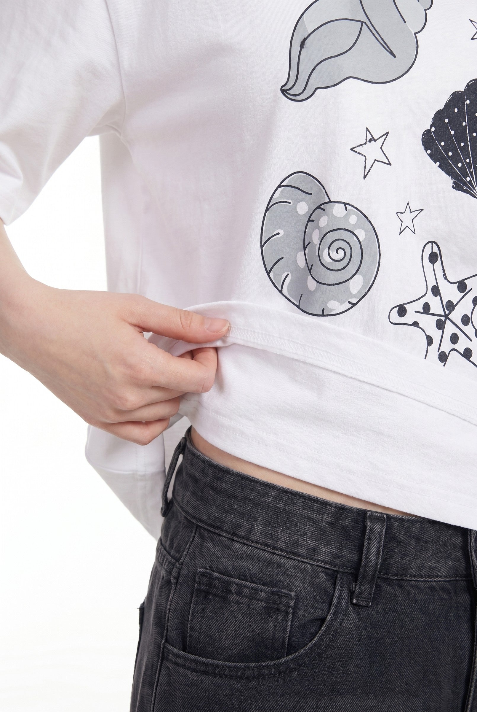 Women's Seashell Graphic Oversized T-Shirt | Blackstone London